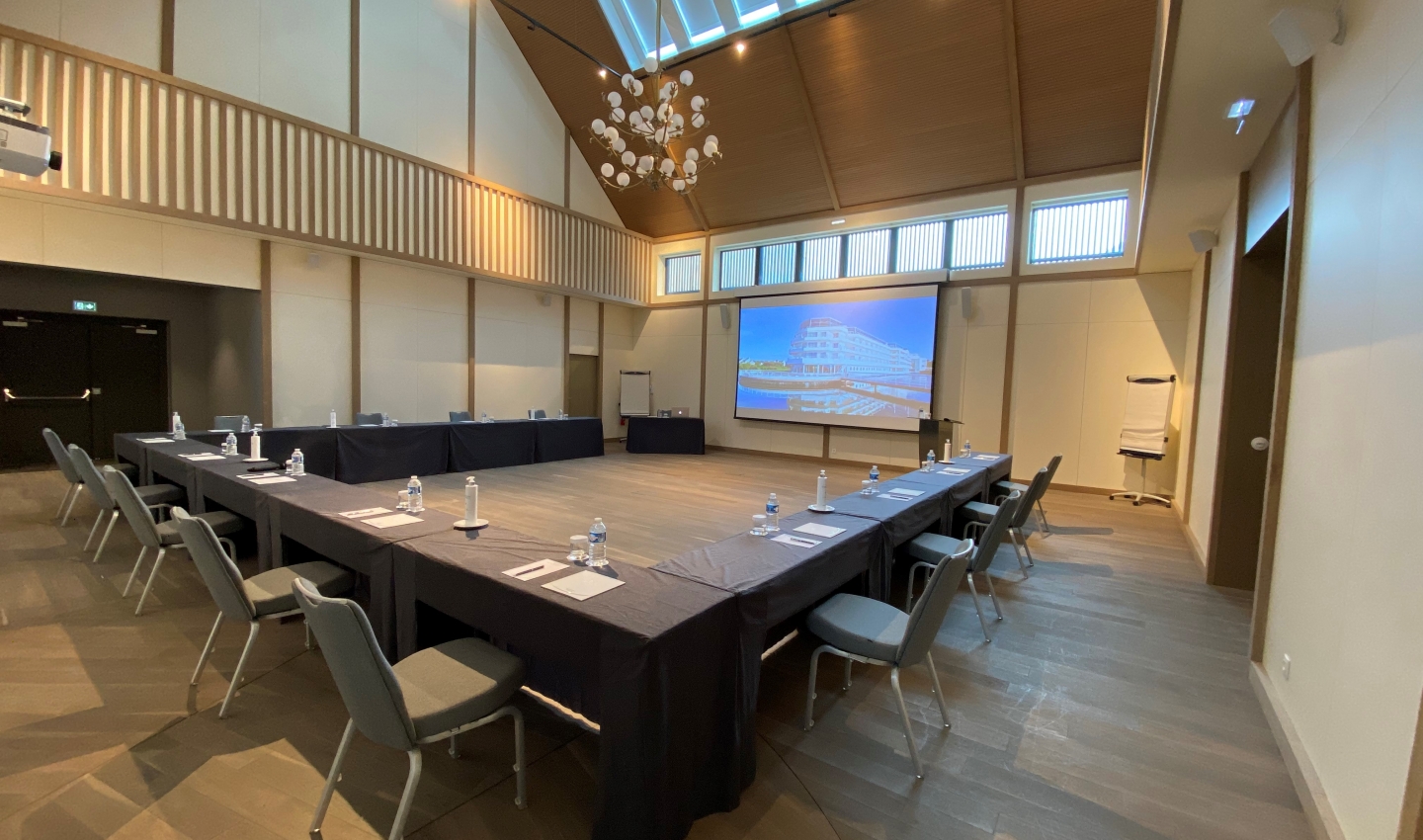 salon gréément pour séminaire dans le Morbihan dans la résidence Miramar La Cigale