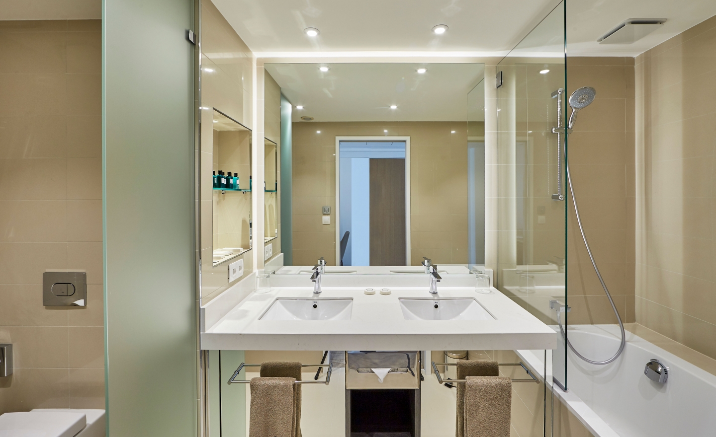 Bathroom in a two-bedroom apartment at Miramar La Cigale